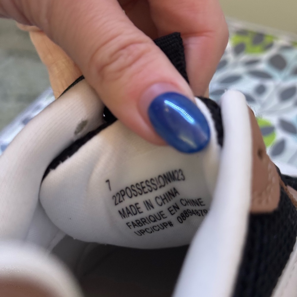 Shoes - Picture 4 of 4